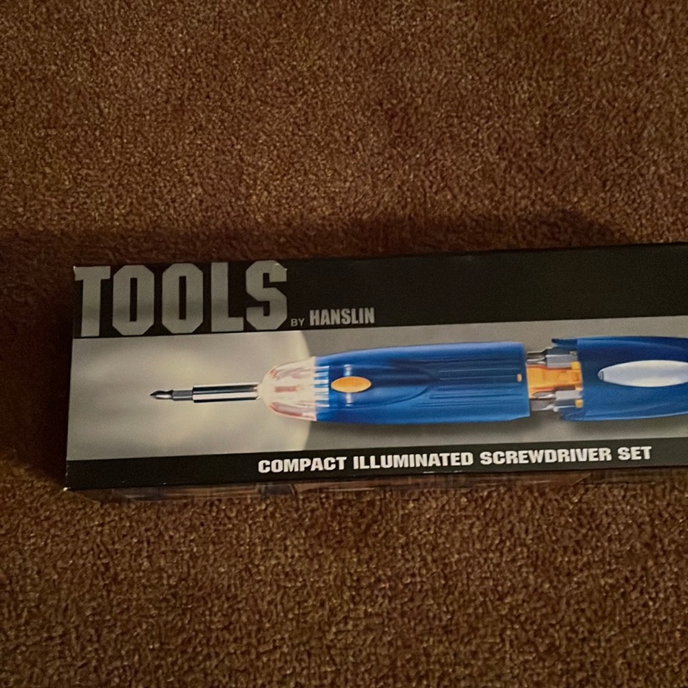 Compact Illuminated screwdriver set by Hanslin